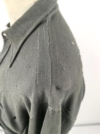 Vorschriftsmäßiges Feldhemd für Angehörige des Heeres. Getragenes Stück. Ausführung in grüngrau