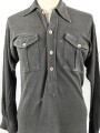 Vorschriftsmäßiges Feldhemd für Angehörige des Heeres. Getragenes Stück. Ausführung in grüngrau