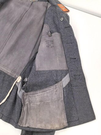 Luftwaffe, Fliegerbluse für einen Gefreiten der Luftnachrichtentruppe. Getragenes Stück in gutem Gesamtzustand, die Effekten original vernäht