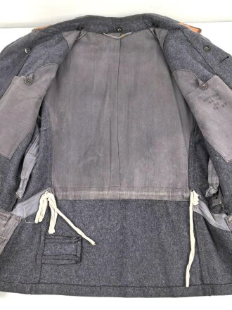 Luftwaffe, Fliegerbluse für einen Gefreiten der Luftnachrichtentruppe. Getragenes Stück in gutem Gesamtzustand, die Effekten original vernäht