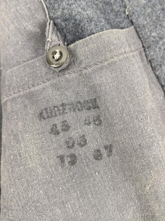 Luftwaffe, Fliegerbluse für einen Gefreiten der Luftnachrichtentruppe. Getragenes Stück in gutem Gesamtzustand, die Effekten original vernäht
