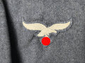 Luftwaffe, Fliegerbluse für einen Gefreiten der Luftnachrichtentruppe. Getragenes Stück in gutem Gesamtzustand, die Effekten original vernäht