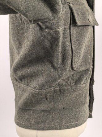 Heer, Feldbluse für Mannschaften Modell 1944. Getragenes Stück , die Effekten original vernäht