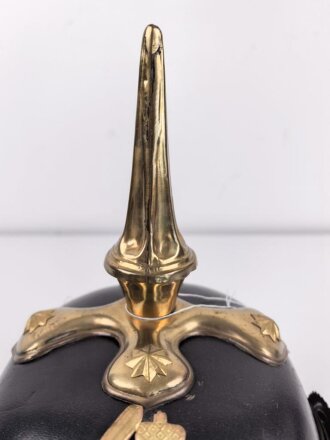 Hessen, Pickelhaube für Offiziere . Neuzeitliche Sammleranfertigung, Kopfgrösse gemessen 58
