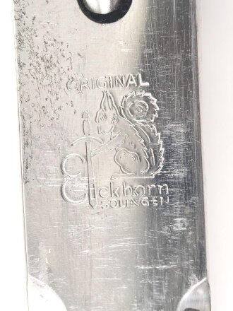 Dolch für Offiziere der Kriegsmarine, beidseitig geätzte, saubere Klinge von Eickhorn Solingen, die Vergoldung gut, Abschlussknauf sitzt nicht ganz fest