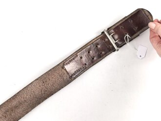 Koppel für Angehörige der Hitlerjugend. Zusammengehörig, getragegen, das Schloos Eisen vernickelt ohne Hersteller. Gesamtlänge des Riemen 80cm