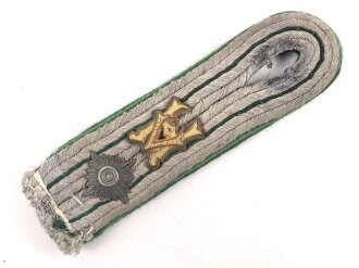 Heer, einzelnes Schulterstück für einen Beamten der Heeresverwaltung, Länge etwa 11,5cm, Nebenfarbe wiesengrün
