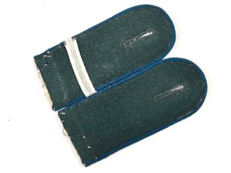 Heer, Paar Schulterklappen für Mannschaften der Sanitätstruppe, Länge etwa 11,5cm, Ausführung für den Waffenrock