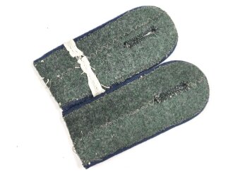 Heer, Paar Schulterklappen für Mannschaften der Sanitätstruppe, Länge etwa 11,5cm, Ausführung für den Waffenrock