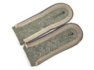 Heer, Paar Schulterklappen für einen Unteroffizier der Sanitätstruppe, Länge etwa 11cm, nicht ganz paarig