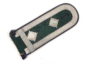 Heer, einzelne Schulterklappe für einen Oberfeldwebel der Sanitätstruppe, Länge etwa 11,5cm