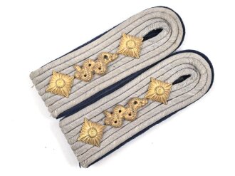 Heer, Paar Schulterklappen für einen Sanitätsoffizier, Länge etwa 10,5cm