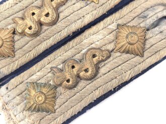 Heer, Paar Schulterstücke für einen Sanitätsoffizier, Länge etwa 10,5cm