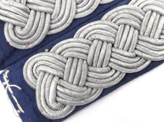 Heer, Paar Schulterstücke für einen Sanitätsoffizier, Länge etwa 10,5cm,