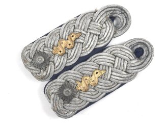 Heer, Paar Schulterklappen für einen Sanitätsoffizier, Länge etwa 10,5cm