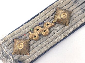 Heer, einzelnes Schulterstück für einen Sanitätsoffizier, Länge etwa 11cm