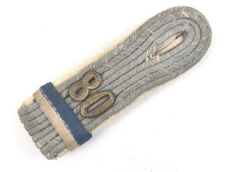 Heer,  Einzelnes  Schulterstück für einen Leutnant im Infanterie Regiment 80, Länge etwa 10,5cm, blau/weisser Überschub Originalvernäh