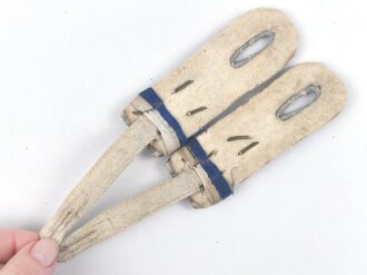 Heer,  Paar  Schulterstücke für einen Leutnant im Infanterie Regiment 80, Länge etwa 10cm, blau/weisser Überschub Originalvernäht