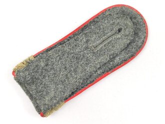 Heer, einzelne Schulterklappe für Mannschaften der Artillerie, Länge etwa 10,5cm