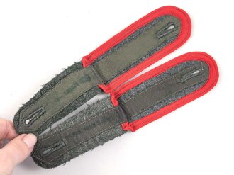 Heer, Paar Schulterklappen für Mannschaften der Artillerie, Länge etwa 10,5cm, Ausführung Modell 1944