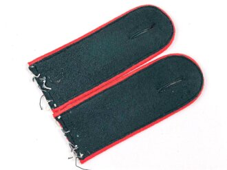 Heer, Paar Schulterklappen für Mannschaften im Artillerie Regiment 56, Länge etwa 11,5cm, Ausführung für den Waffenrock