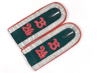 Heer, Paar Schulterklappen für einen Unteroffizier der Artillerie Beobachtungs Einheit 24. Länge etwa 11cm