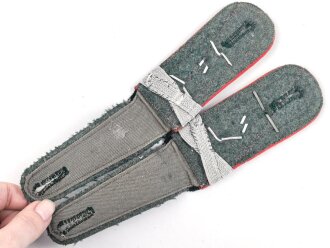 Heer, Paar Schulterklappen für einen Oberfeldwebel der Artillerie Beobachter. Länge etwa 11,5cm