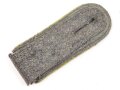 Heer, einzelne Schulterklappe für einen Unteroffizier der Nachrichtentruppe. Länge etwa 11,5cm
