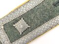 Heer, einzelne Schulterklappe  für einen Feldwebel der Nachrichtentruppe. Länge etwa 12cm