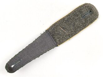 Heer, einzelne Schulterklappe  für einen Feldwebel der Nachrichtentruppe. Länge etwa 12cm