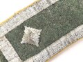 Heer, einzelne Schulterklappe  für einen Feldwebel der Nachrichtentruppe. Länge etwa 12cm
