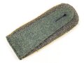 Heer, einzelne Schulterklappe  für einen Feldwebel der Nachrichtentruppe. Länge etwa 12cm