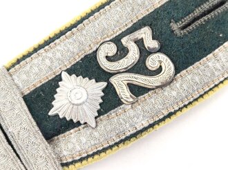 Heer, einzelne Schulterklappe  für einen Offiziersanwärter der Nachrichtentruppe. Länge etwa 11cm