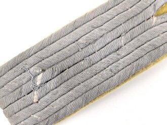 Heer, einzelnes Schulterstück für einen Leutnant der Nachrichtentruppe. Länge etwa 11cm