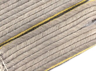 Heer, Paar Schulterstücke  für einen Leutnant der Nachrichtentruppe. Länge etwa 11,5cm, Nebenfarbe grau