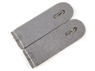 Heer, Paar Schulterstücke  für einen Leutnant der Nachrichtentruppe. Länge etwa 11,5cm, Nebenfarbe grau