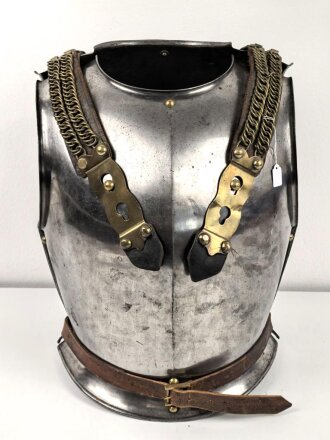 Frankreich, eiserner Kürass. Die Brust datiert 1856, der Rücken 1875. Der Bauchgurt sowie die beiden Lederunterfutter für die Ketten ergänzt. gereinigt, guter Gesamtzustand
