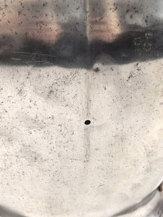 Frankreich, eiserner Kürass. Die Brust datiert 1856, der Rücken 1875. Der Bauchgurt sowie die beiden Lederunterfutter für die Ketten ergänzt. gereinigt, guter Gesamtzustand