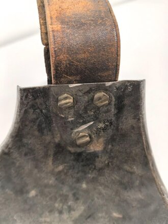 Frankreich, eiserner Kürass. Die Brust datiert 1856, der Rücken 1875. Der Bauchgurt sowie die beiden Lederunterfutter für die Ketten ergänzt. gereinigt, guter Gesamtzustand