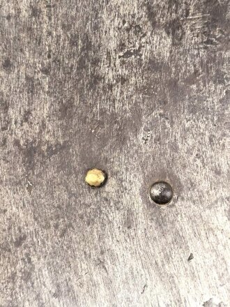 Frankreich, eiserner Kürass. Die Brust datiert 1856, der Rücken 1875. Der Bauchgurt sowie die beiden Lederunterfutter für die Ketten ergänzt. gereinigt, guter Gesamtzustand