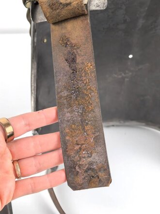 Frankreich, eiserner Kürass. Die Brust datiert 1856, der Rücken 1875. Der Bauchgurt sowie die beiden Lederunterfutter für die Ketten ergänzt. gereinigt, guter Gesamtzustand