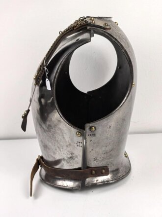 Frankreich, eiserner Kürass. Die Brust datiert 1856, der Rücken 1875. Der Bauchgurt sowie die beiden Lederunterfutter für die Ketten ergänzt. gereinigt, guter Gesamtzustand