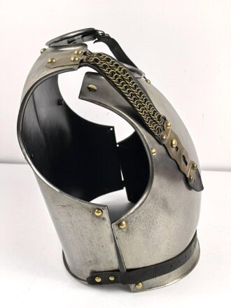 Frankreich, eiserner Kürass. Die Brust datiert 1828, der Rücken 1829. Innen jeweils neuzeitlich lackiert, sonst gut