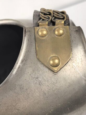 Frankreich, eiserner Kürass. Die Brust datiert 1828, der Rücken 1829. Innen jeweils neuzeitlich lackiert, sonst gut