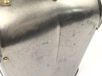 Frankreich, eiserner Kürass. Die Brust datiert 1828, der Rücken 1829. Innen jeweils neuzeitlich lackiert, sonst gut