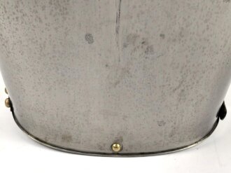 Frankreich, eiserner Kürass. Die Brust datiert 1828, der Rücken 1829. Innen jeweils neuzeitlich lackiert, sonst gut