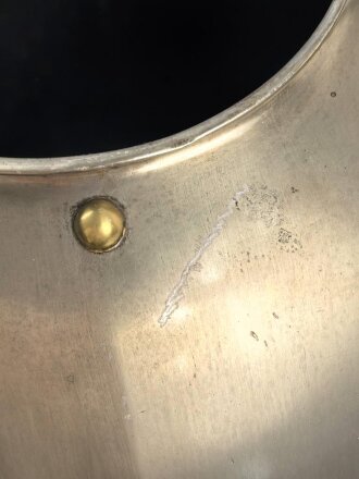 Frankreich, eiserner Kürass. Die Brust datiert 1828, der Rücken 1829. Innen jeweils neuzeitlich lackiert, sonst gut