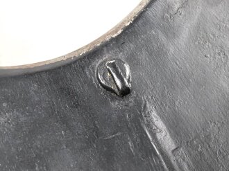 Frankreich, eiserner Kürass. Die Brust datiert 1828, der Rücken 1829. Innen jeweils neuzeitlich lackiert, sonst gut