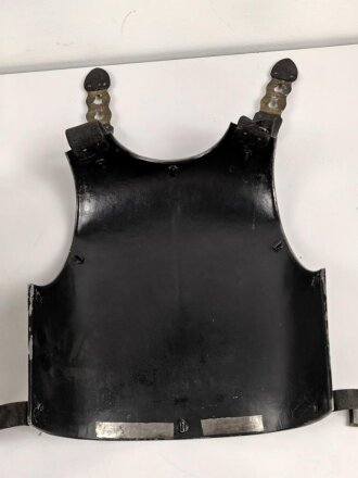 Frankreich, eiserner Kürass. Die Brust datiert 1828, der Rücken 1829. Innen jeweils neuzeitlich lackiert, sonst gut