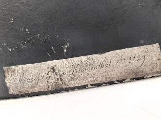 Frankreich, eiserner Kürass. Die Brust datiert 1828, der Rücken 1829. Innen jeweils neuzeitlich lackiert, sonst gut